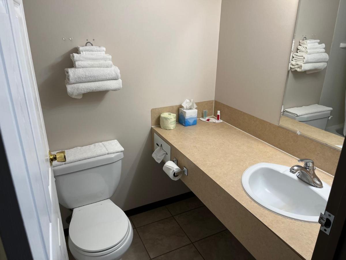 Best Stay Inn Melville Exterior photo